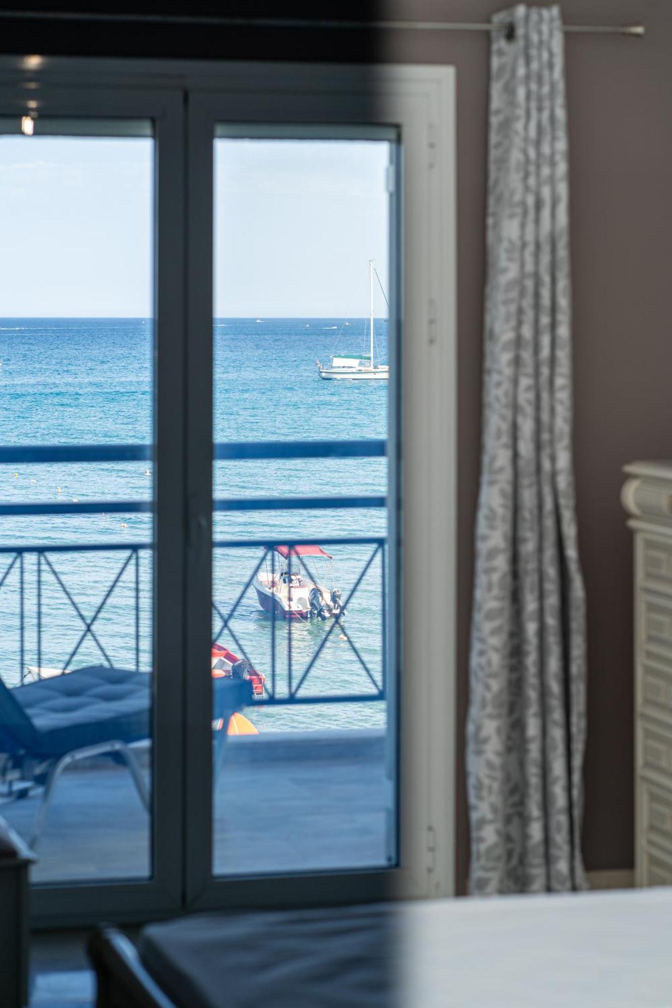 George Beachfront Apartments Lithakia  Oda fotoğraf