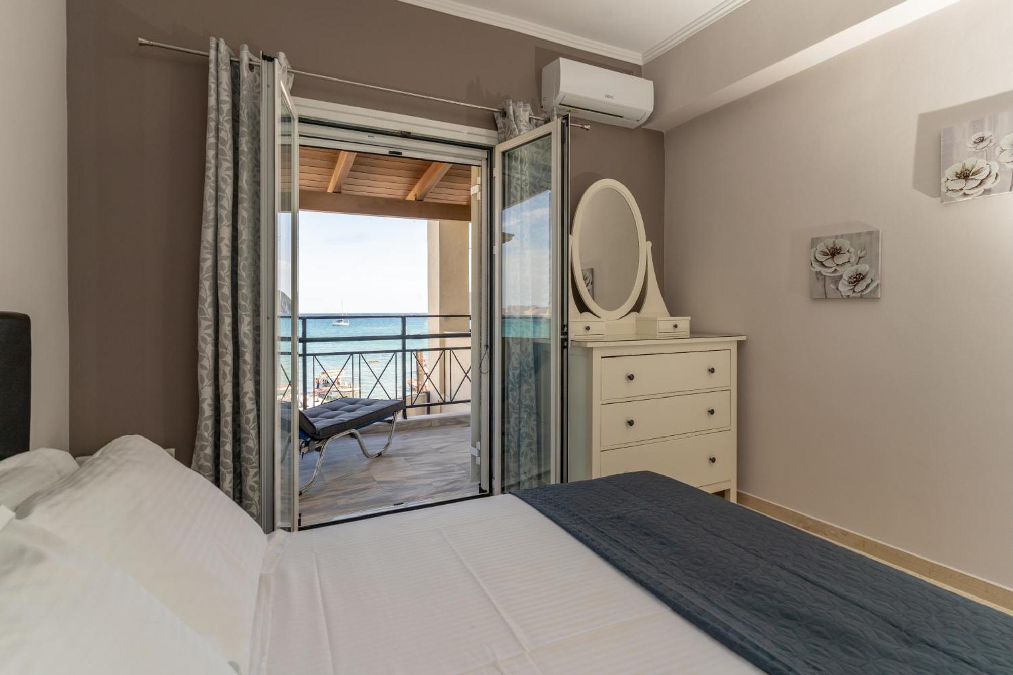 George Beachfront Apartments Lithakia  Oda fotoğraf