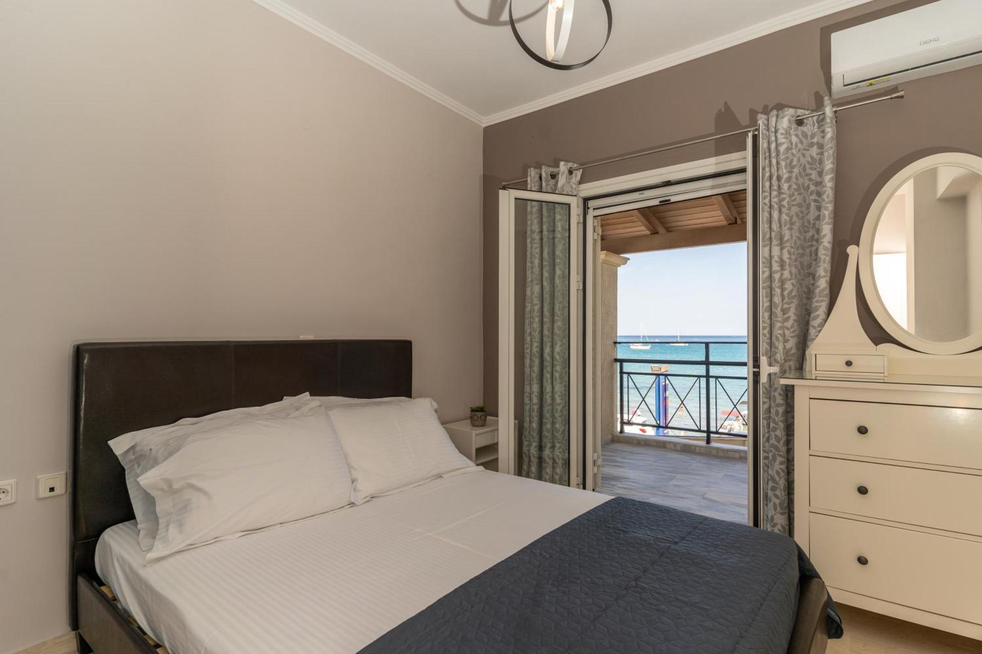 George Beachfront Apartments Lithakia  Dış mekan fotoğraf