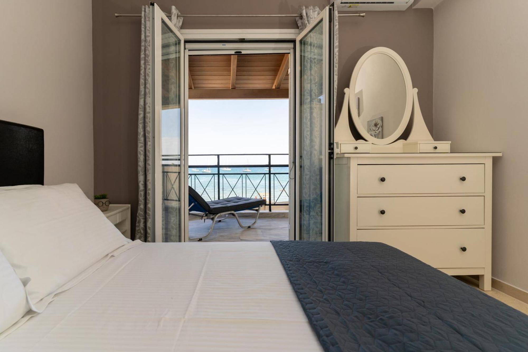 George Beachfront Apartments Lithakia  Oda fotoğraf