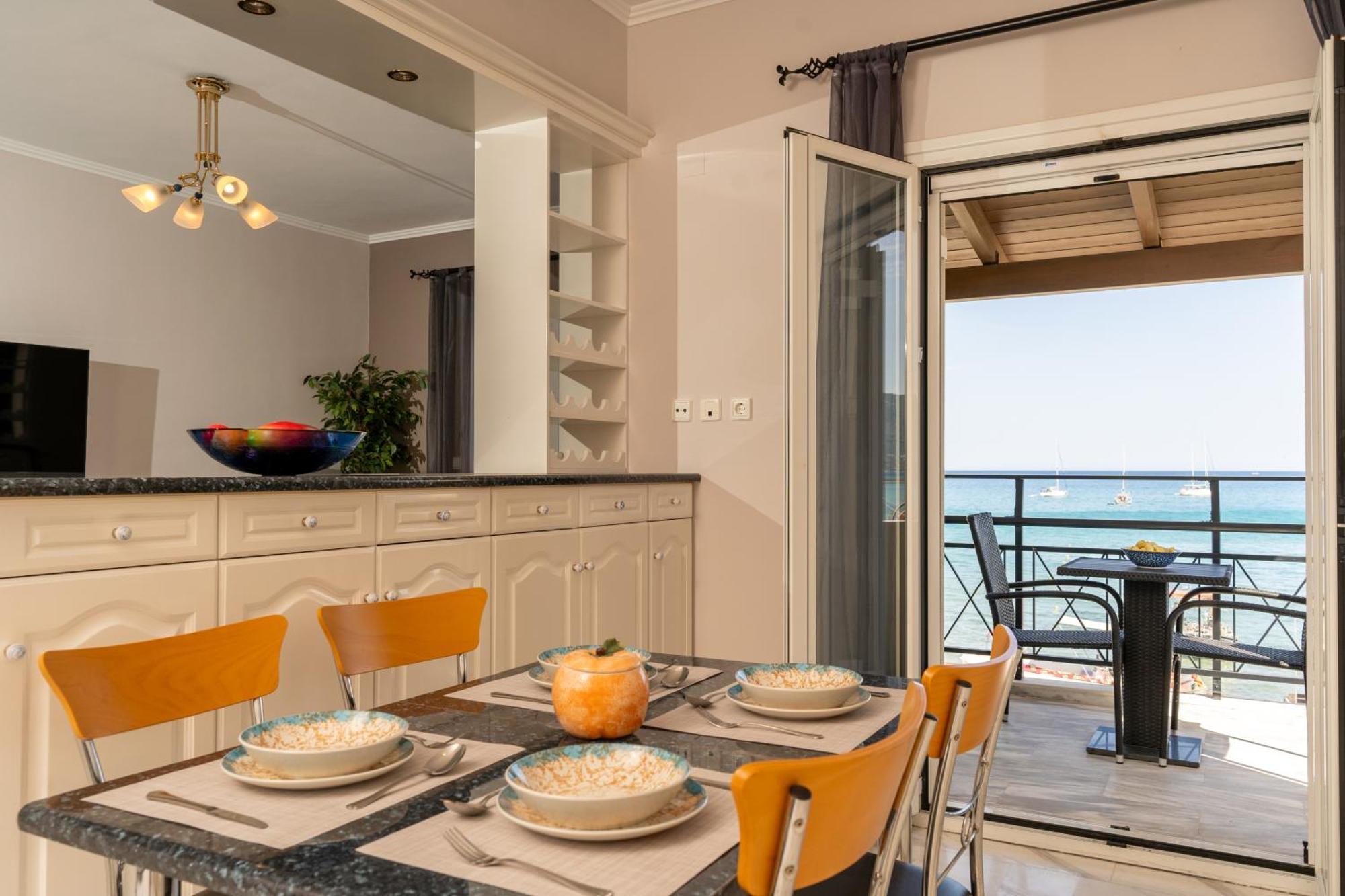 George Beachfront Apartments Lithakia  Oda fotoğraf