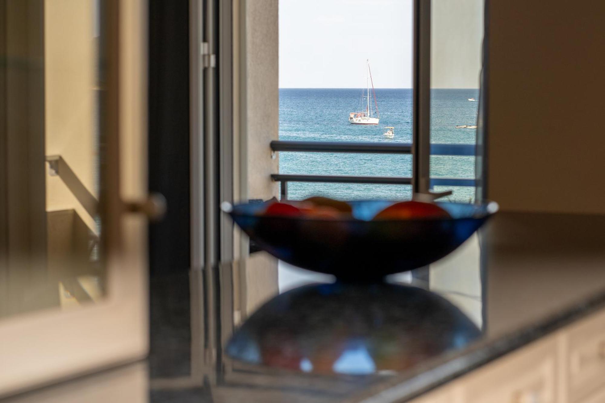George Beachfront Apartments Lithakia  Oda fotoğraf